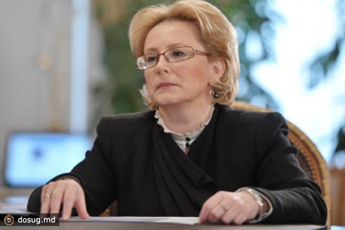 Глава Минздрава оказала первую помощь пассажирке самолета