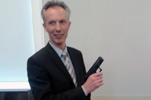 Главе литовской финполиции за хорошую работу выдали пистолет