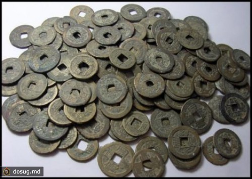 Гражданин Молдовы пытался вывезти с Украины старинные монеты