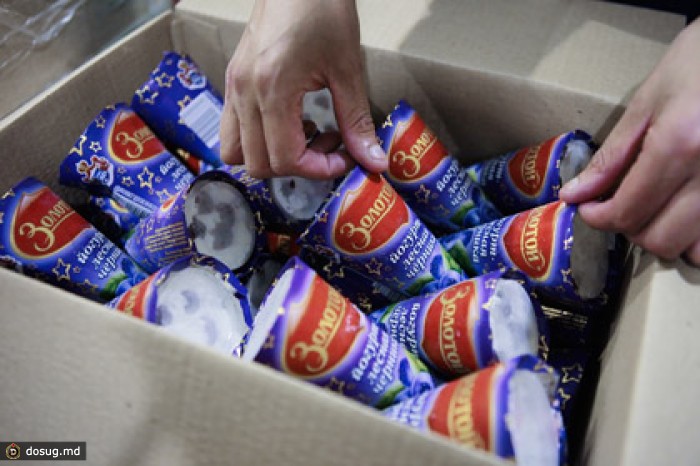 Грузовик с 18 тоннами мороженого перевернулся в Челябинской области