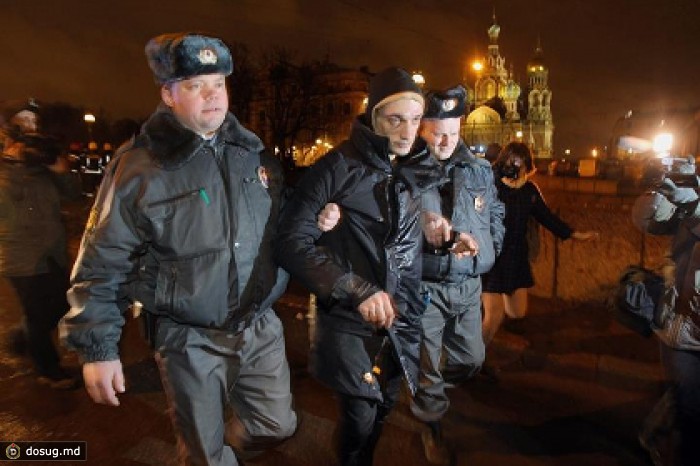 Художника Павленского задержали в Петербурге за поджог покрышек
