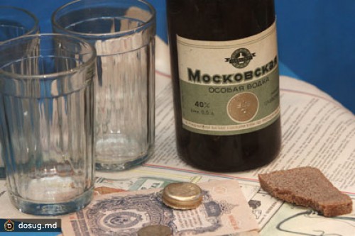 Историк обвинил граненый стакан в деградации молдаван