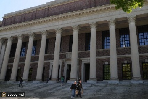 Из Гарварда отчислили 60 студентов за списывание