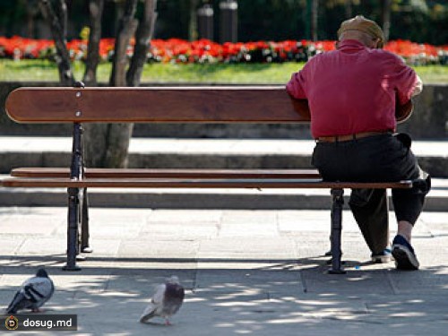 Из госучреждений Таджикистана решили уволить работающих пенсионеров