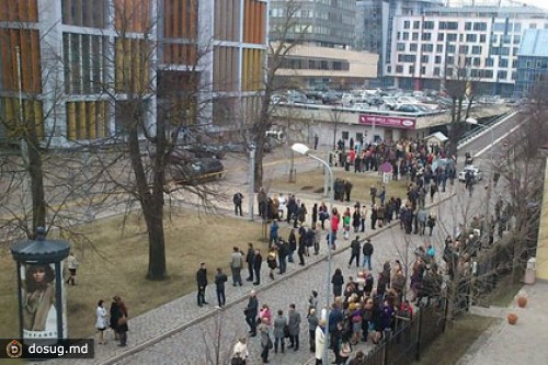 Из рижского банка эвакуировали людей из-за угрозы взрыва