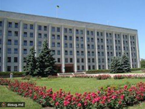 Из здания полтавской администрации вытолкали нудиста