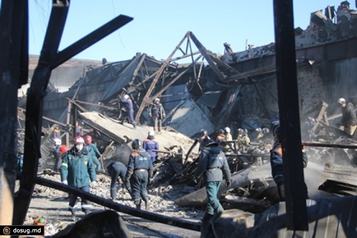 К разбору завалов в Казани приступили спасатели из Центра операций особого риска