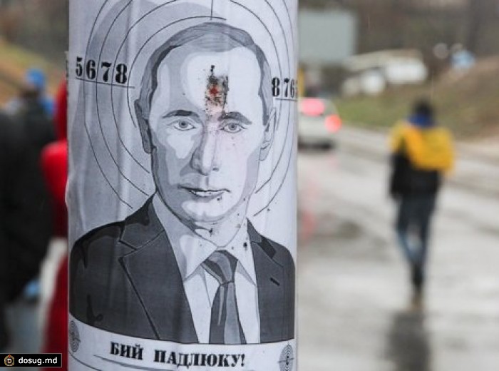 Как одесситы сожгли "гроб Путина" возле российского консульства. Фоторепортаж