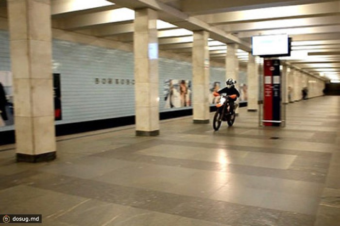 Катавшемуся по московскому метро байкеру предъявили обвинение