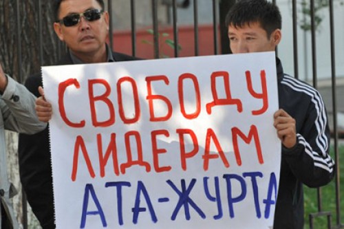 Киргизских депутатов оправдали по делу о неудавшемся мятеже