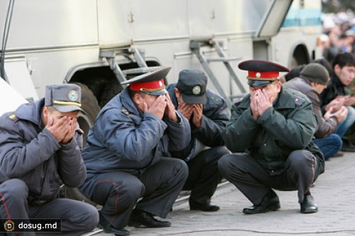 Киргизский милиционер избил пограничника и отобрал магнитолу