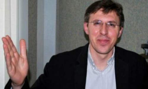 Киртоакэ не впечатлен биографией Диордице и требует переименования улицы, названной в его честь