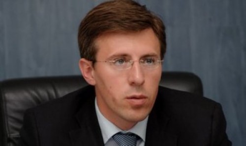 Киртоакэ невежливо разговаривает по телефону