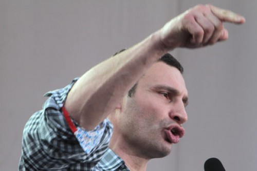 Кличко сравнялся по рейтингу с Януковичем