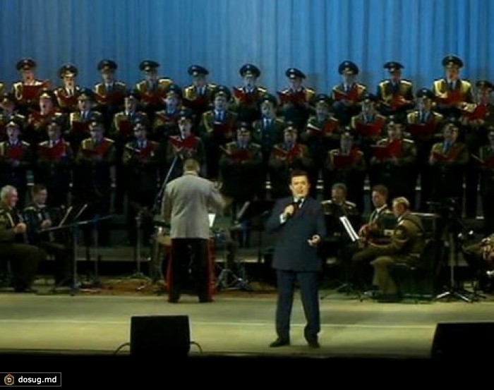 Кобзон спел вместе с учениками луганской школы