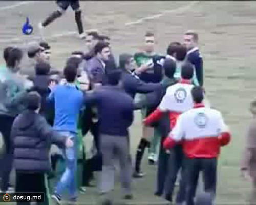 Команда избила судью прямо на поле (ВИДЕО)