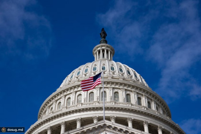 Конгресс США согласовал выделение правительству триллиона долларов