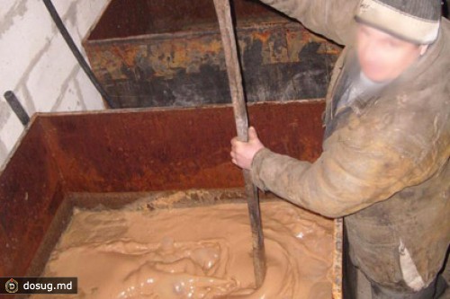 Крупнейшего самогонщика Белоруссии поймали в деревне Сковородки