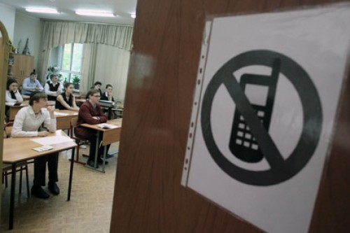Крупнейший регистратор доменов согласился удалять сайты с ЕГЭ без суда