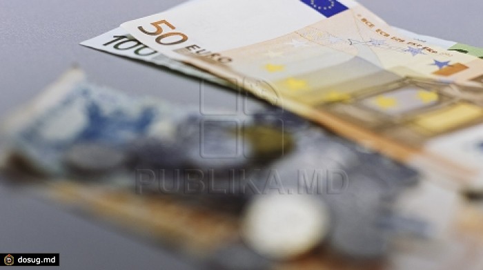 Курсы евро и доллара продолжают бить рекорды на молдавском валютном рынке