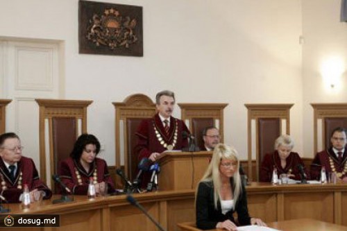 Латвийский школьник пожаловался в КС из-за сорванной турпоездки