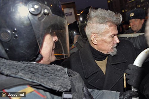 Лимонова задержали на Триумфальной площади
