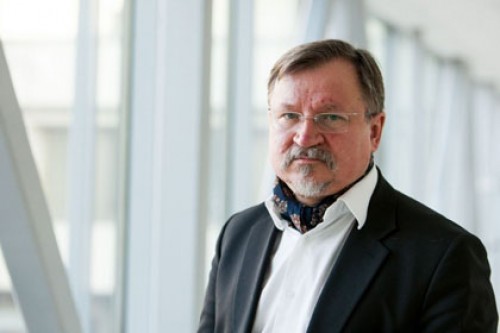 Литовского депутата лишили иммунитета за избиение жены