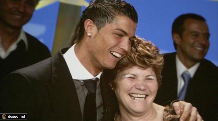 Мама Роналду задержана в аэропорту с чемоданом денег