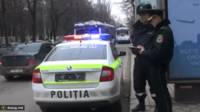 Машина столичных инспекторов полиции осталось без номеров. ВИДЕО