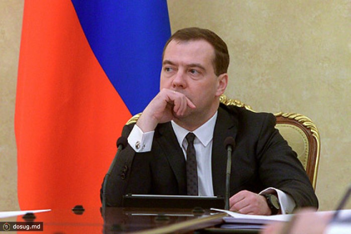 Медведев ограничил предельный рост тарифов в регионах