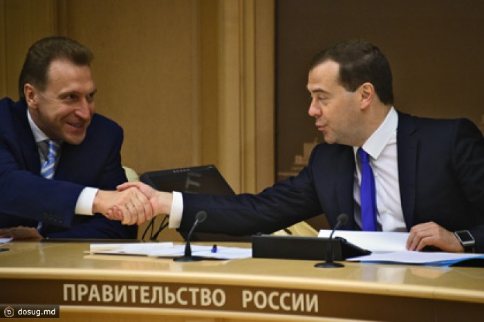 Медведев поручил Шувалову и Дворковичу следить за ценами на продукты