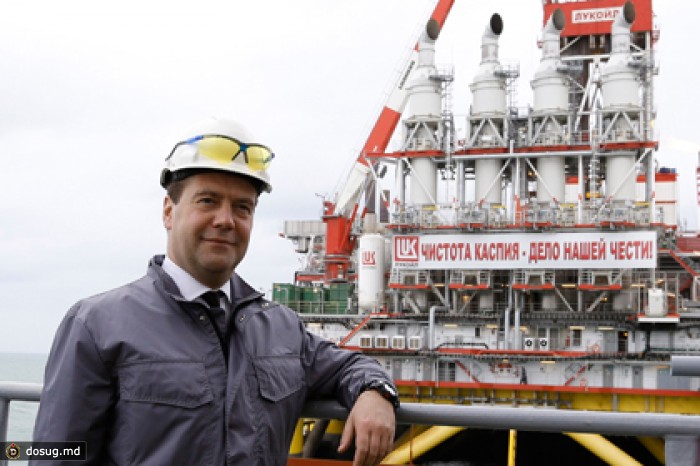Медведев предложил ужесточить наказание за проникновение на нефтегазовые объекты