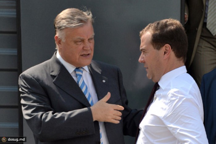 Медведев продлил полномочия Якунина на посту главы РЖД