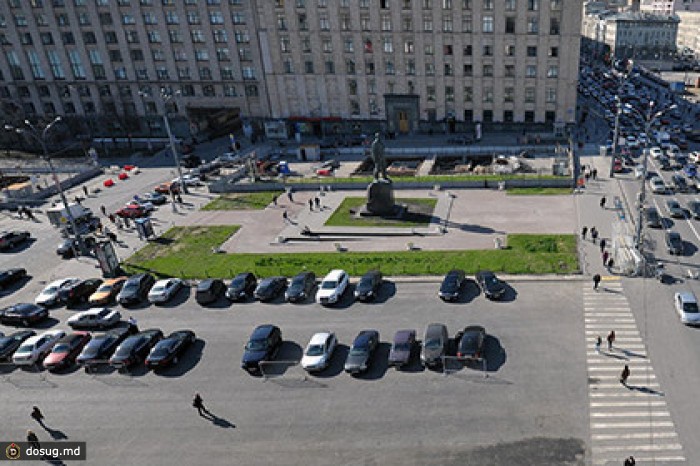 Мэрия согласовала парковку под Триумфальной площадью