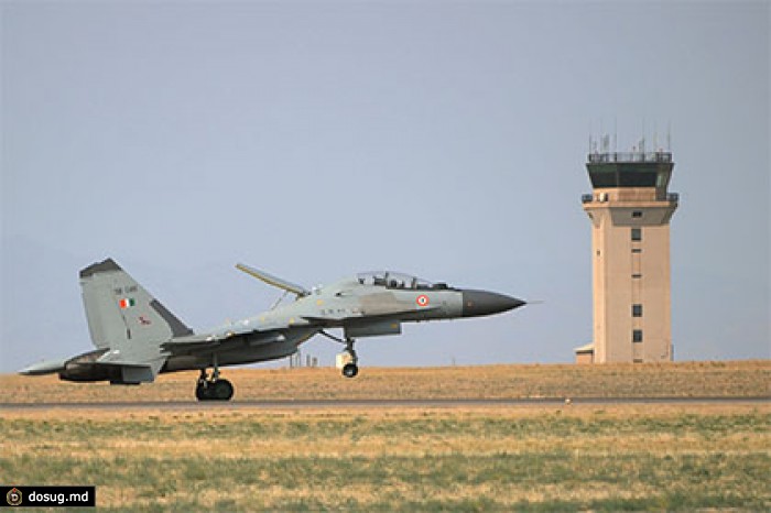Министр обороны Индии назвал истребитель Су-30МКИ альтернативой Rafale