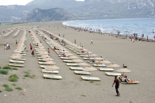 Молдаван предложили обложить налогом на зарубежный отдых