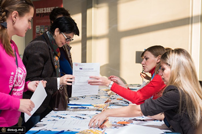 Москвичи начали подписываться против торгового сбора