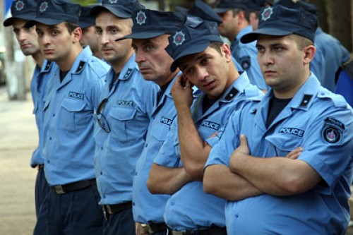 Мужчина в Тбилиси открыл огонь по полицейским
