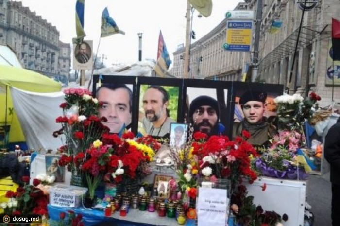 На Майдане поминают погибших 18-20 февраля