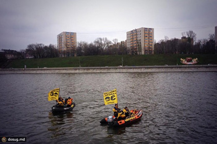 На Москве-реке задержали активистов Greenpeace