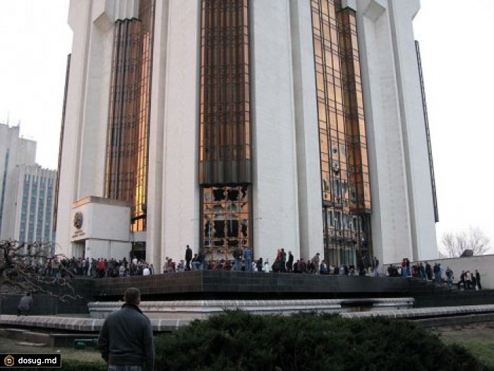 На пострадавшее в 2009 году здание президентуры за полгода потратили около 2 млн леев