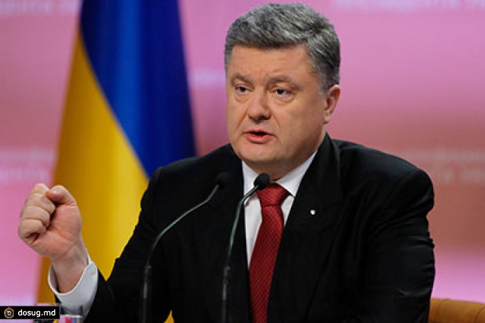 На разорвавших портрет Порошенко активистов завели дело