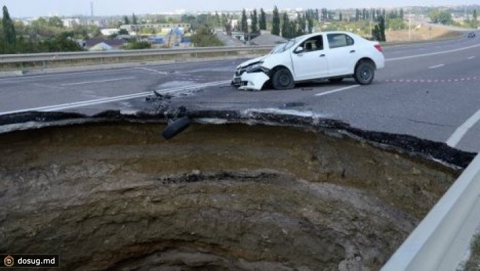На шоссе в Крыму обвалился грунт, шесть человек погибли. ФОТО
