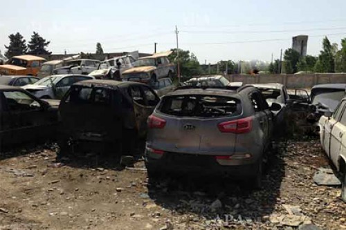 На штрафстоянке в Баку сгорели десятки машин