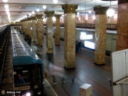 На станции метро "Комсомольская" человек упал на рельсы