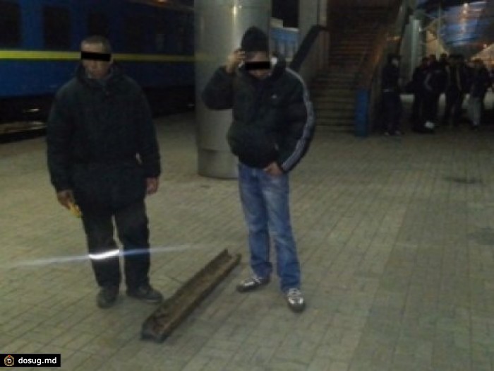 На вокзале Днепропетровска во время отправления поезда украли рельсу