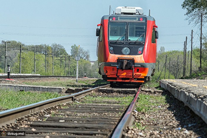 На юге Москвы электричка насмерть сбила школьника