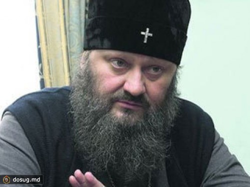 Настоятель Киево-Печерской Лавры напал на журналистку