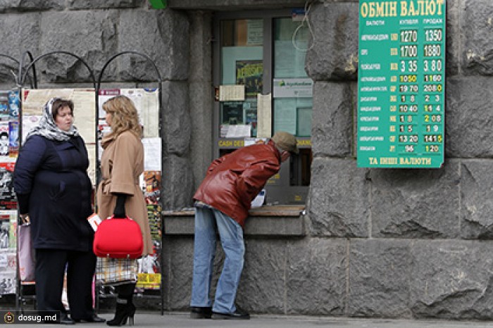 Нацбанк Украины отказался поддерживать гривну