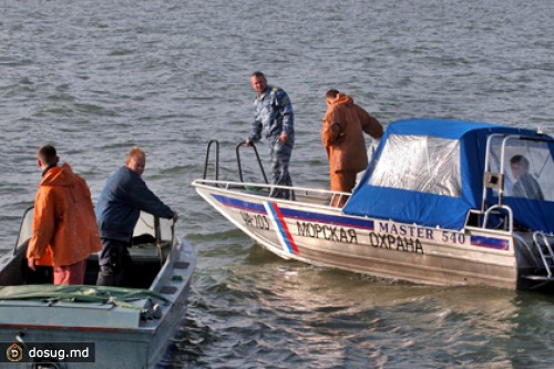 Найдено тело третьего рыбака с затонувшего в Азовском море баркаса